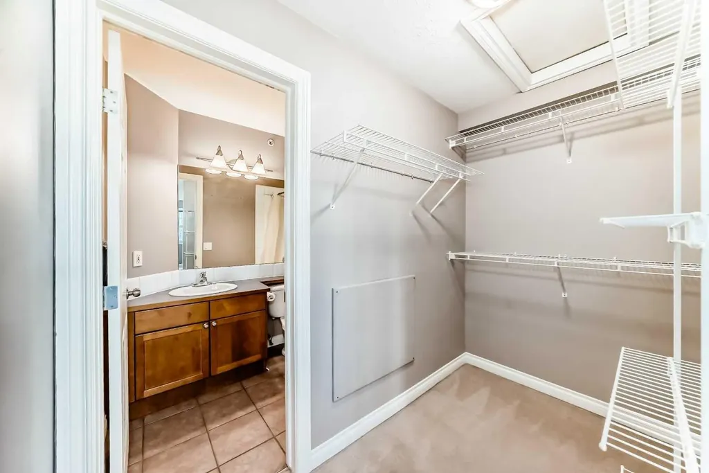 417 3 Avenue NE Calgary AB T2E 0H7