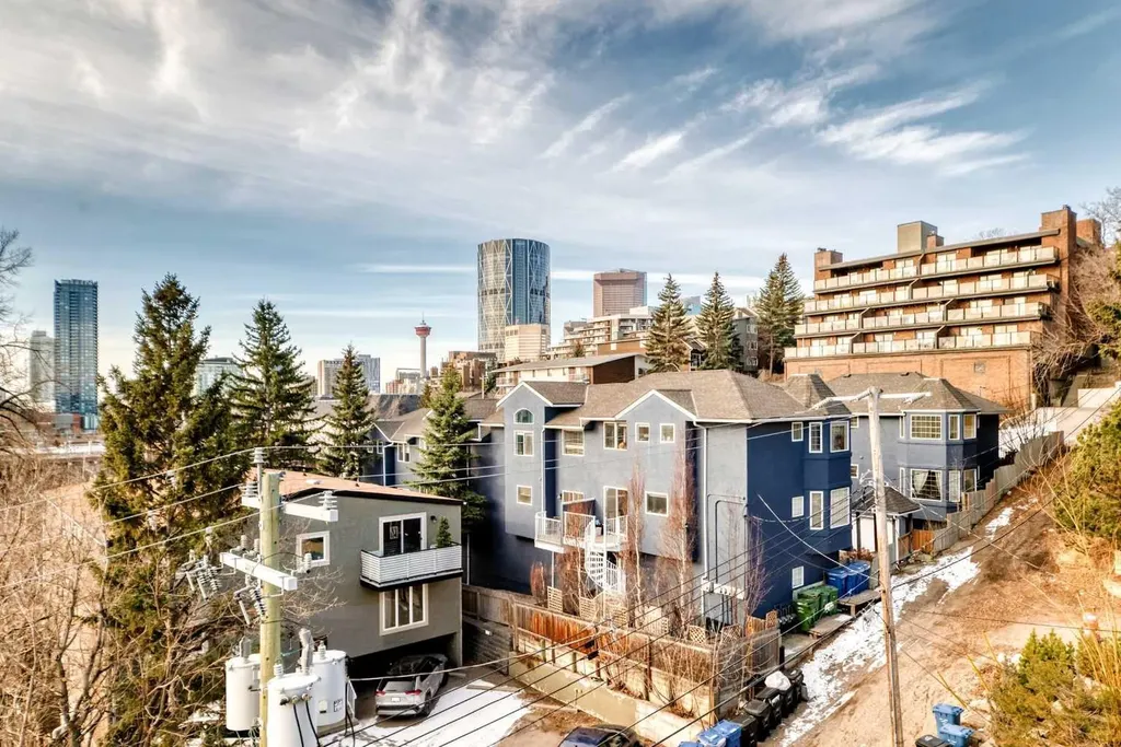 417 3 Avenue NE Calgary AB T2E 0H7