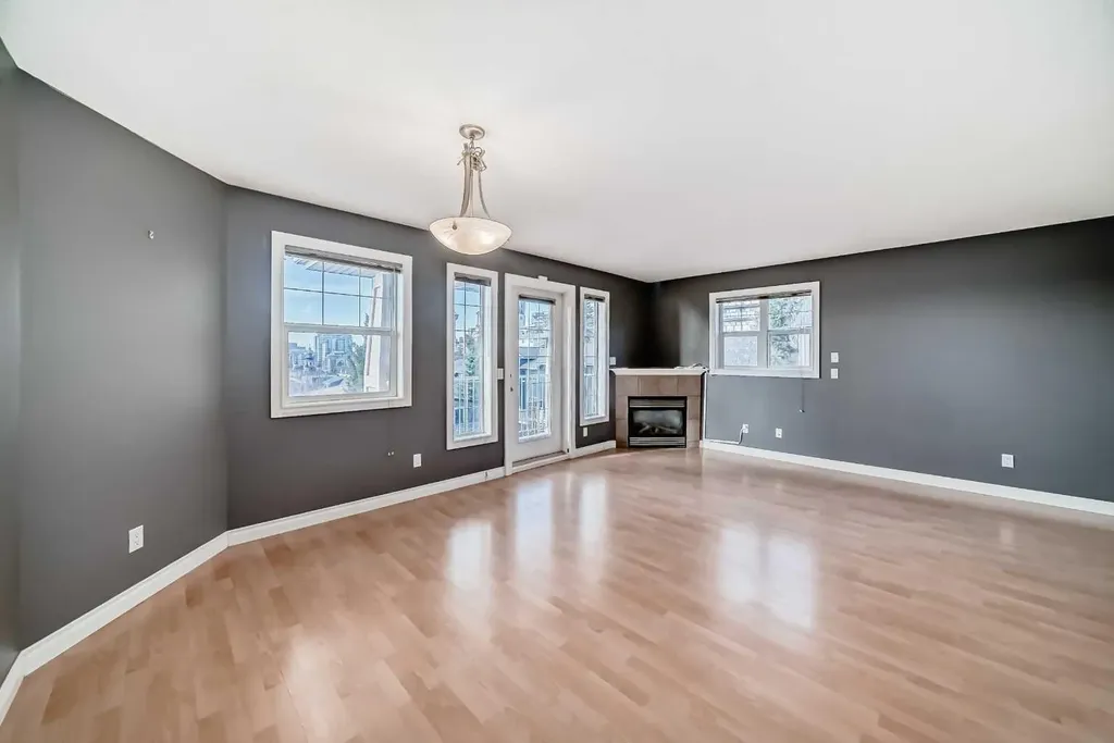 417 3 Avenue NE Calgary AB T2E 0H7
