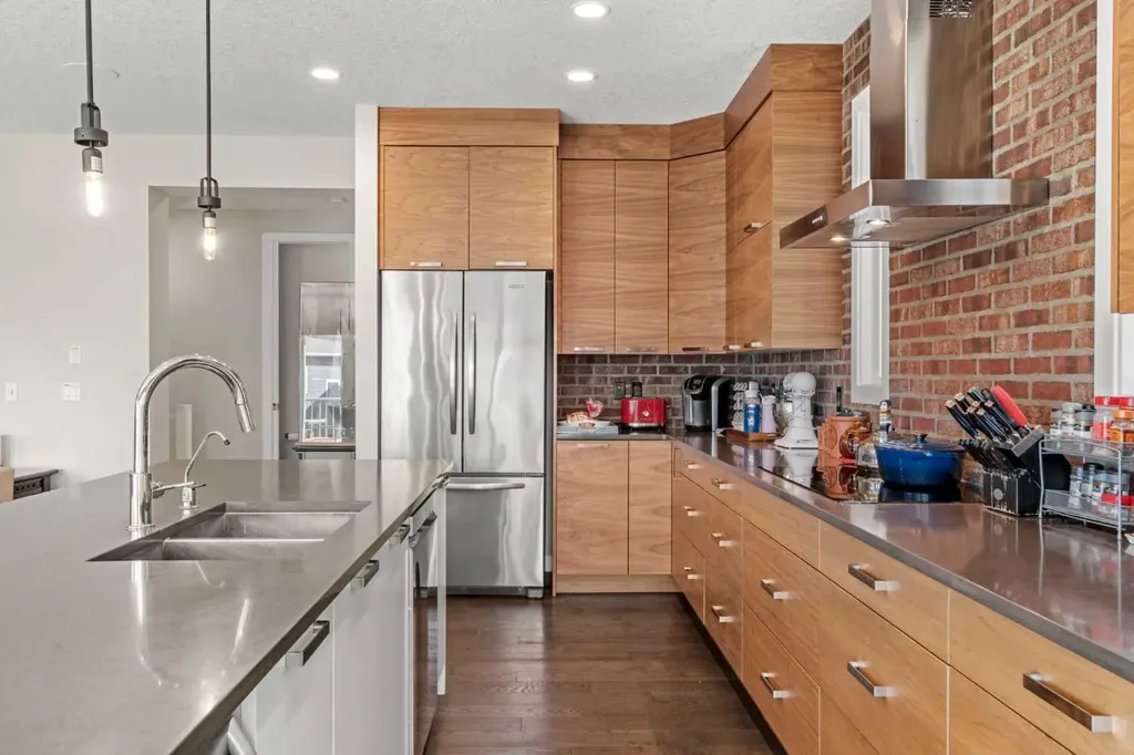 82 Cranbrook Crescent SE Calgary AB T3M 2C3