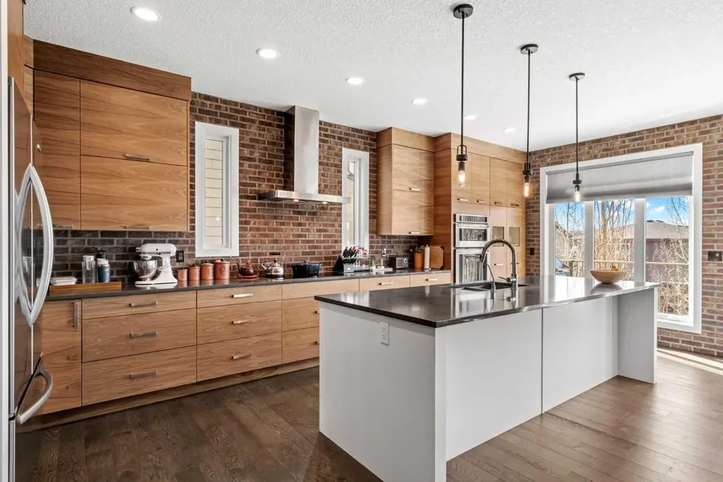 82 Cranbrook Crescent SE Calgary AB T3M 2C3