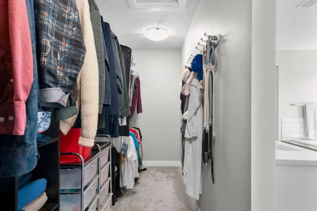 82 Cranbrook Crescent SE Calgary AB T3M 2C3