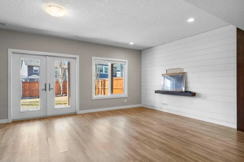 82 Cranbrook Crescent SE Calgary AB T3M 2C3