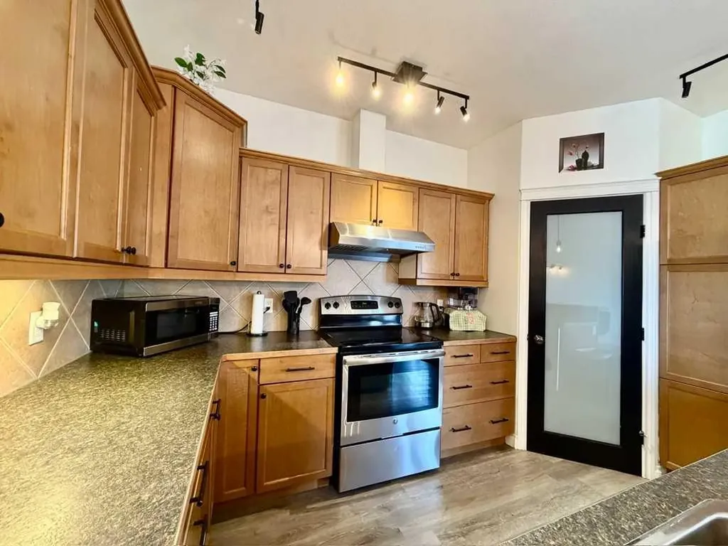 222 6a Street Stirling AB T0K 2E0