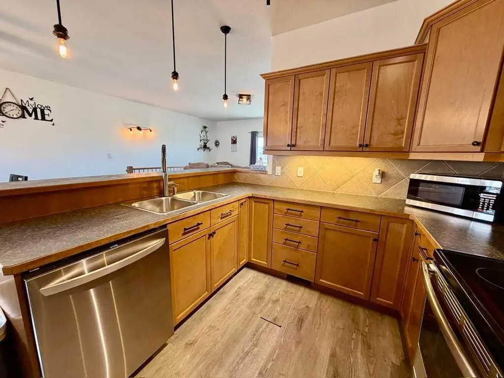 222 6a Street Stirling AB T0K 2E0