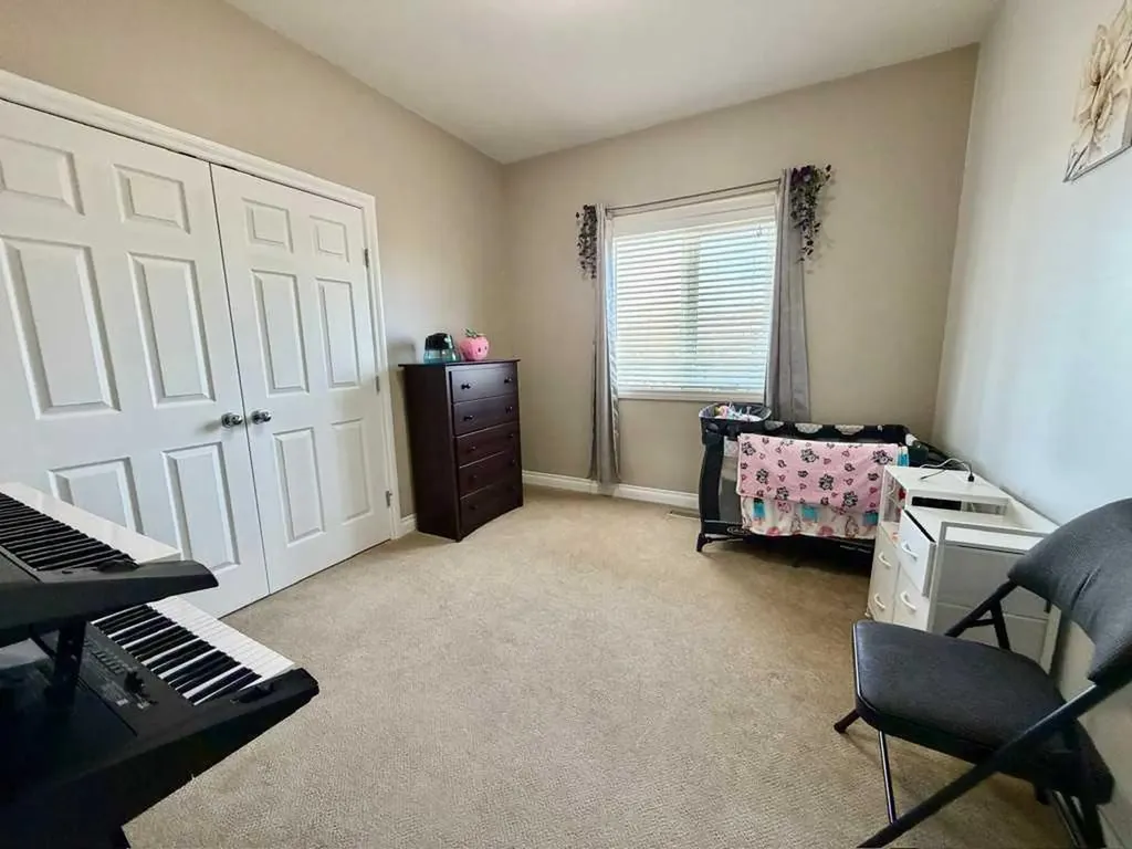 222 6a Street Stirling AB T0K 2E0