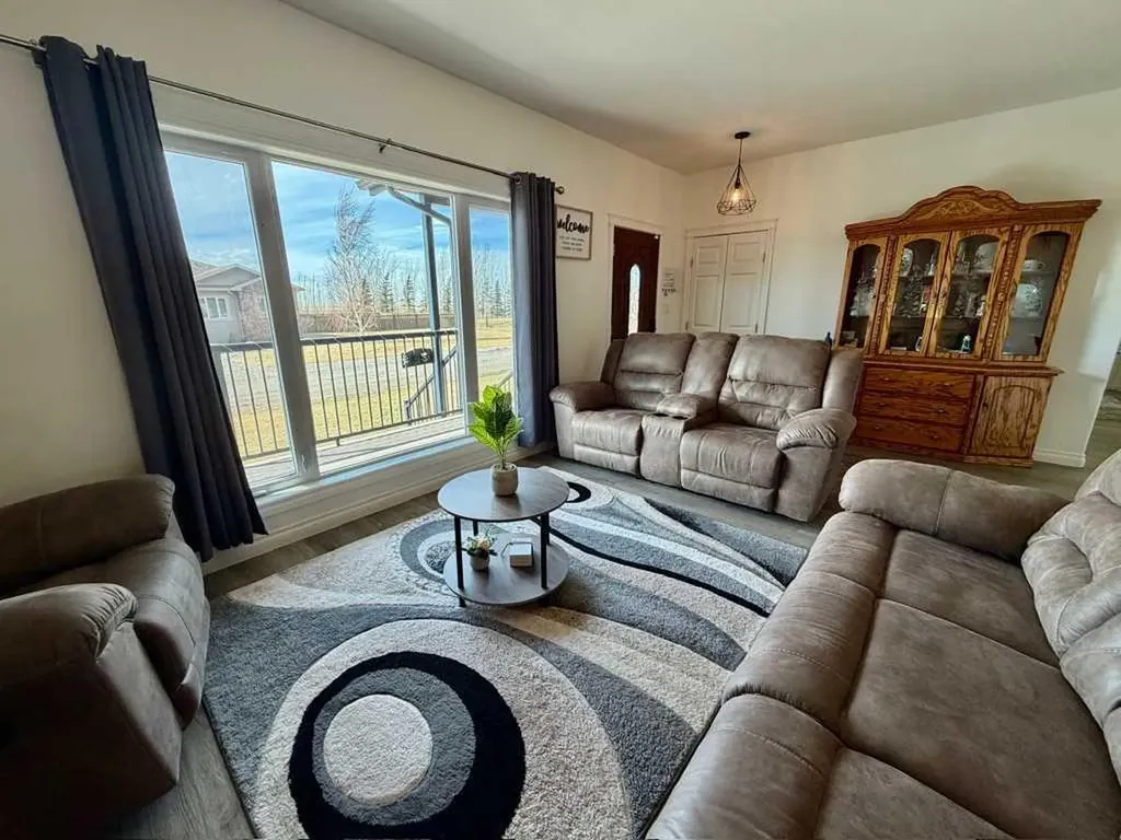 222 6a Street Stirling AB T0K 2E0