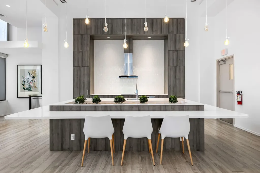 615 6 Avenue SE Calgary AB T2G 1S2