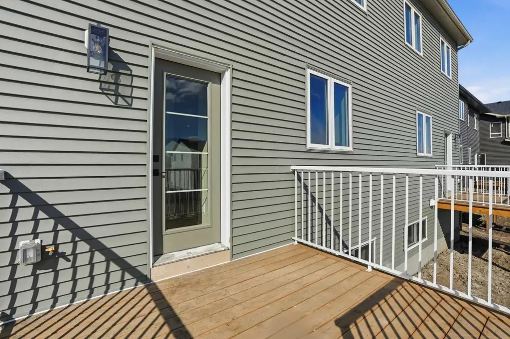 229 Bridgeport Gate Chestermere AB T1X 3E2