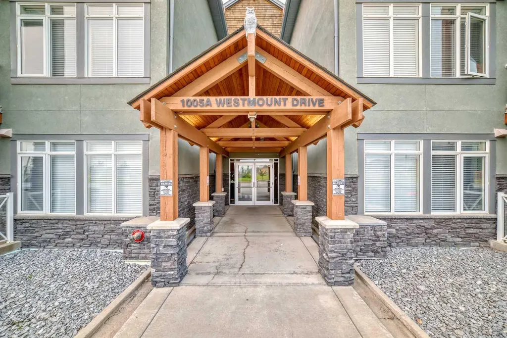 1005A Westmount Drive Strathmore AB T1P 0C3