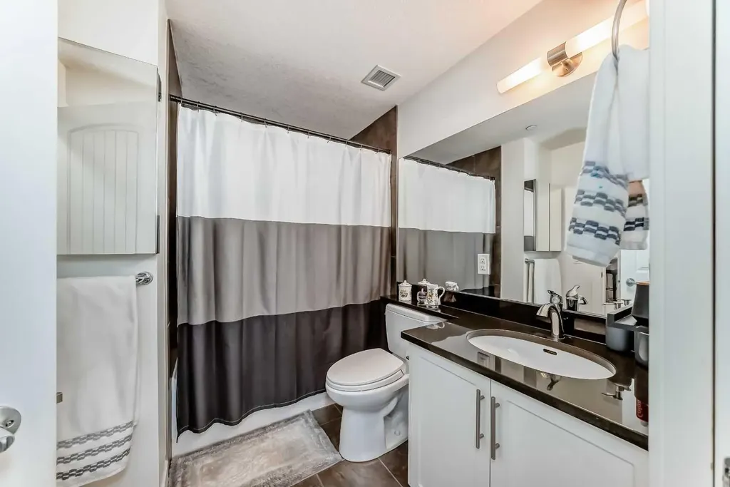 1005A Westmount Drive Strathmore AB T1P 0C3