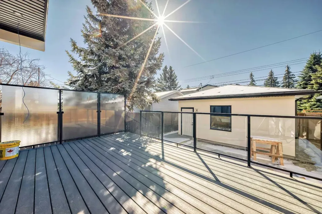 2107 Victoria Crescent NW Calgary AB T2M 4E3