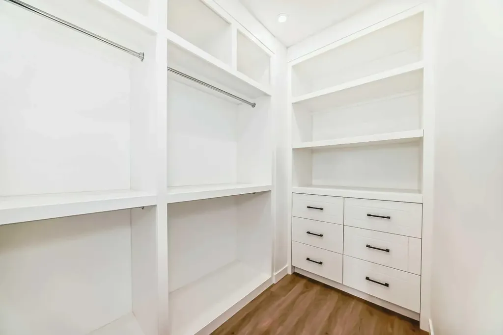 2107 Victoria Crescent NW Calgary AB T2M 4E3