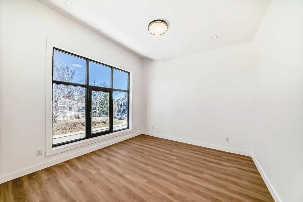 2107 Victoria Crescent NW Calgary AB T2M 4E3