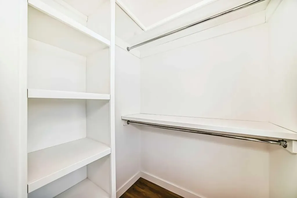 2107 Victoria Crescent NW Calgary AB T2M 4E3