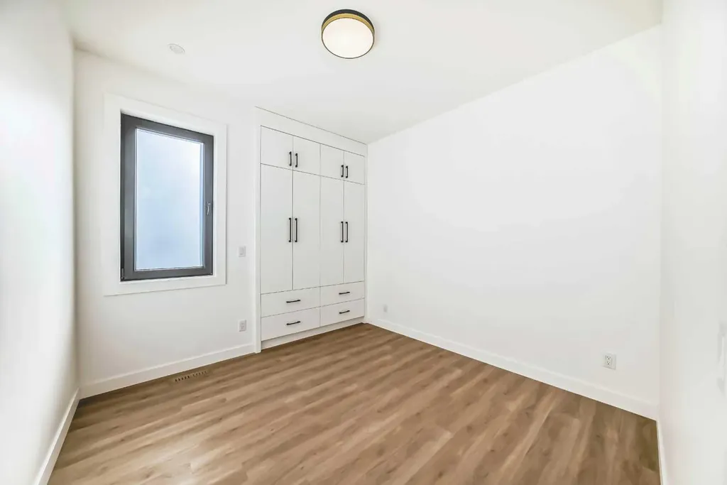 2107 Victoria Crescent NW Calgary AB T2M 4E3