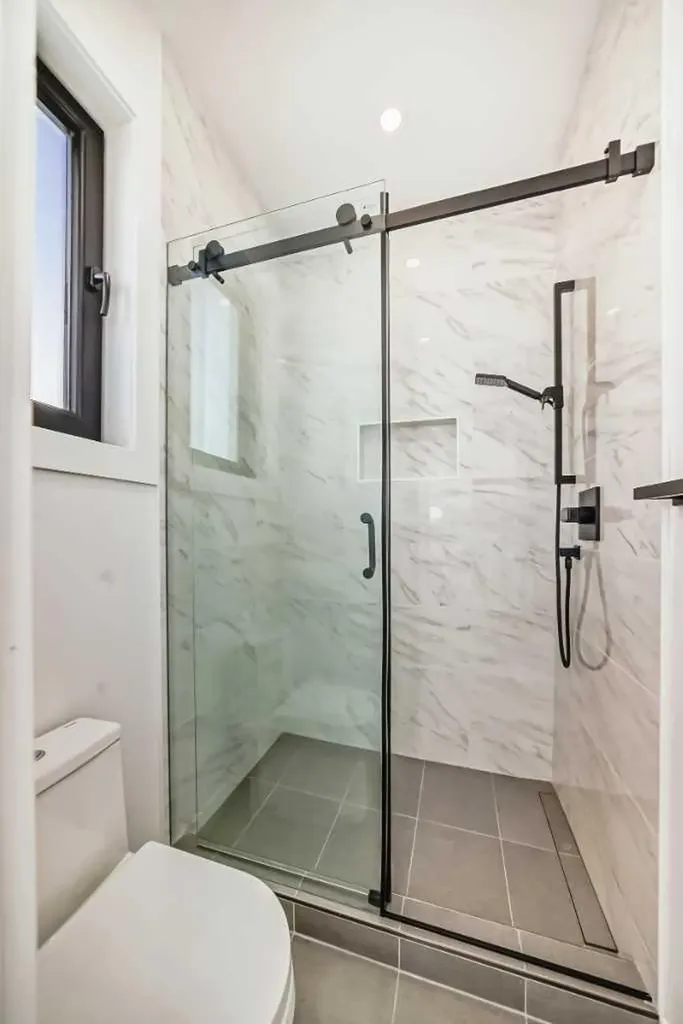 2107 Victoria Crescent NW Calgary AB T2M 4E3