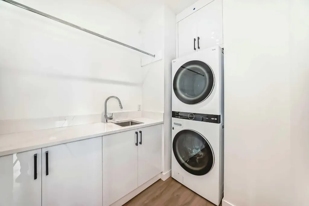 2107 Victoria Crescent NW Calgary AB T2M 4E3
