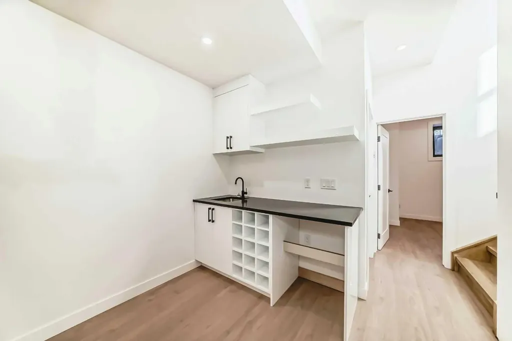 2107 Victoria Crescent NW Calgary AB T2M 4E3