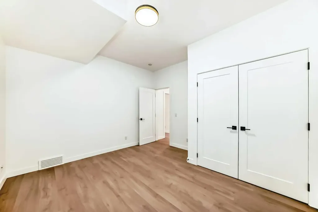 2107 Victoria Crescent NW Calgary AB T2M 4E3