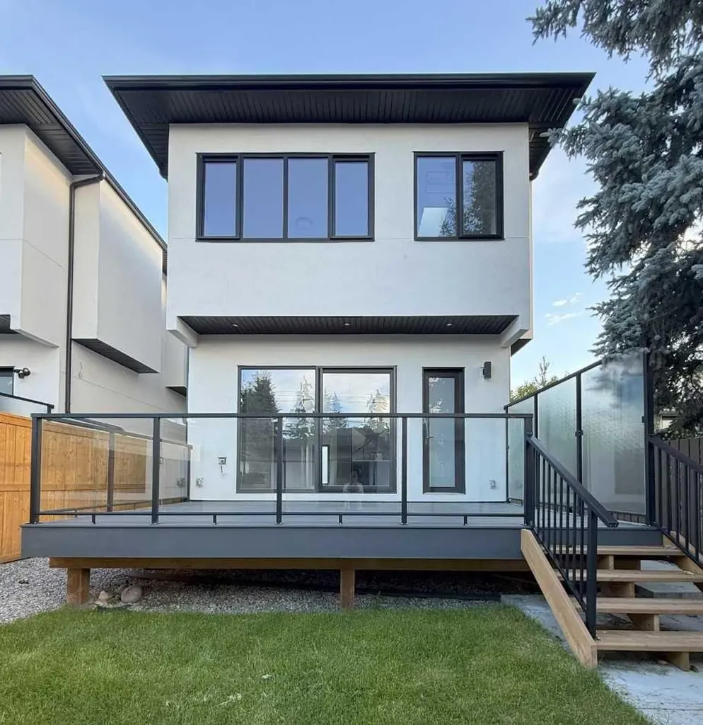 2107 Victoria Crescent NW Calgary AB T2M 4E3