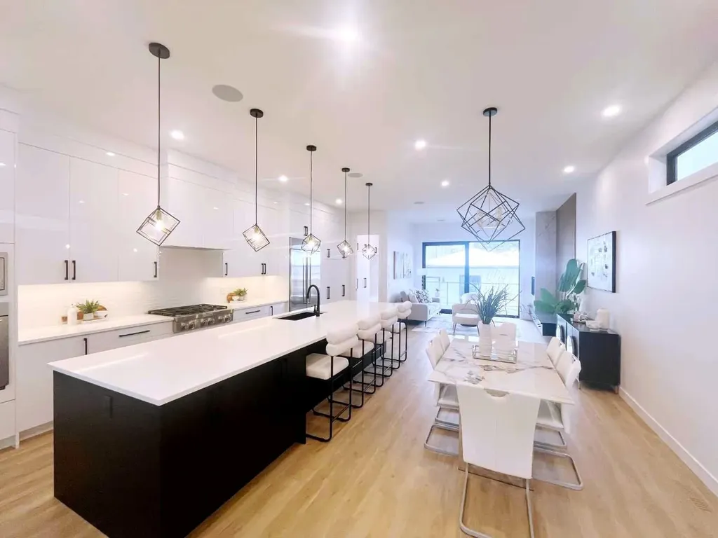 2107 Victoria Crescent NW Calgary AB T2M 4E3