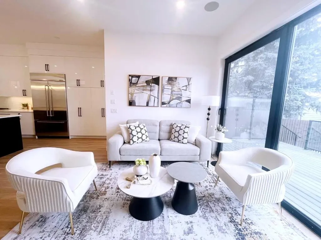 2107 Victoria Crescent NW Calgary AB T2M 4E3