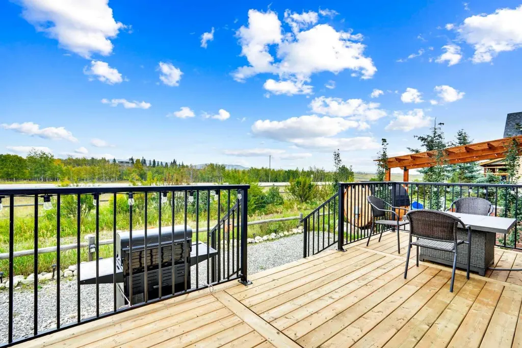 44 Cottageclub Lane Rural Rocky View County AB T4C 1B1