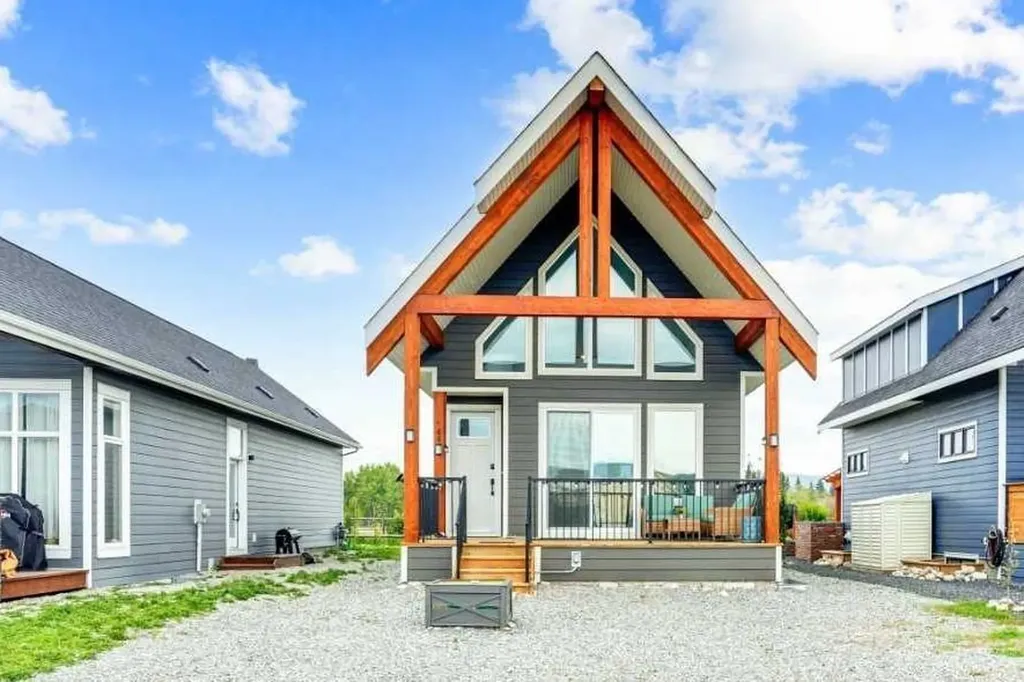 44 Cottageclub Lane Rural Rocky View County AB T4C 1B1