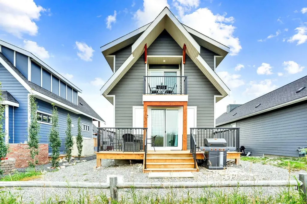 44 Cottageclub Lane Rural Rocky View County AB T4C 1B1