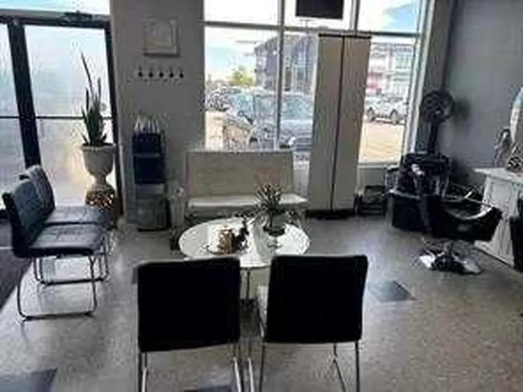 3131 27 Street Calgary AB T1Y6Z1