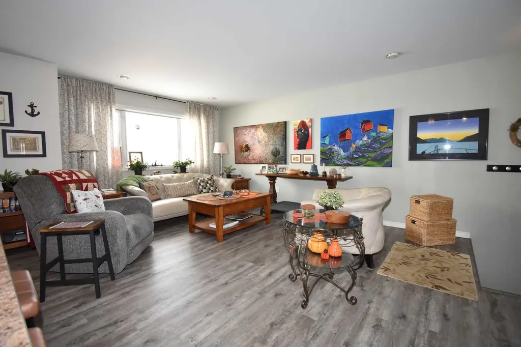 103B Laurel Square Hinton AB T7V 1P3
