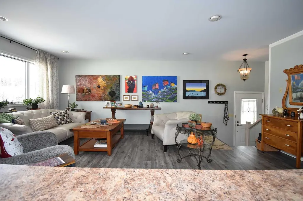 103B Laurel Square Hinton AB T7V 1P3