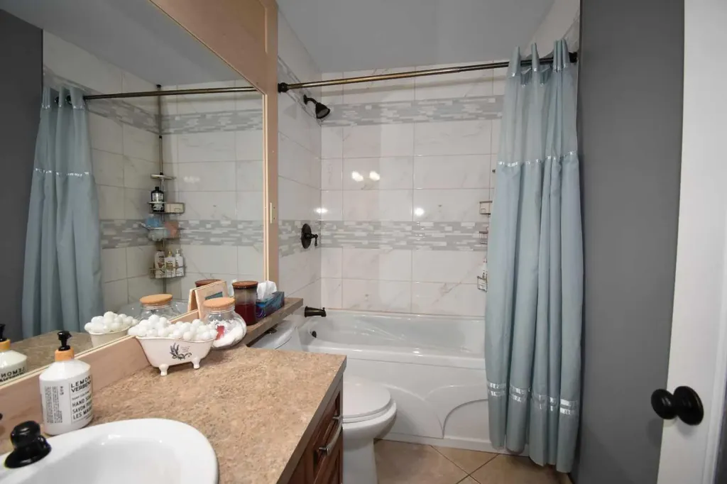 103B Laurel Square Hinton AB T7V 1P3