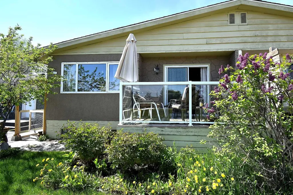 103B Laurel Square Hinton AB T7V 1P3