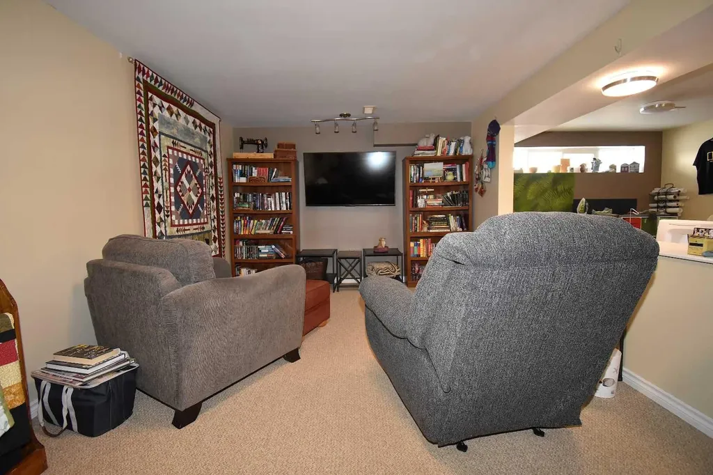103B Laurel Square Hinton AB T7V 1P3