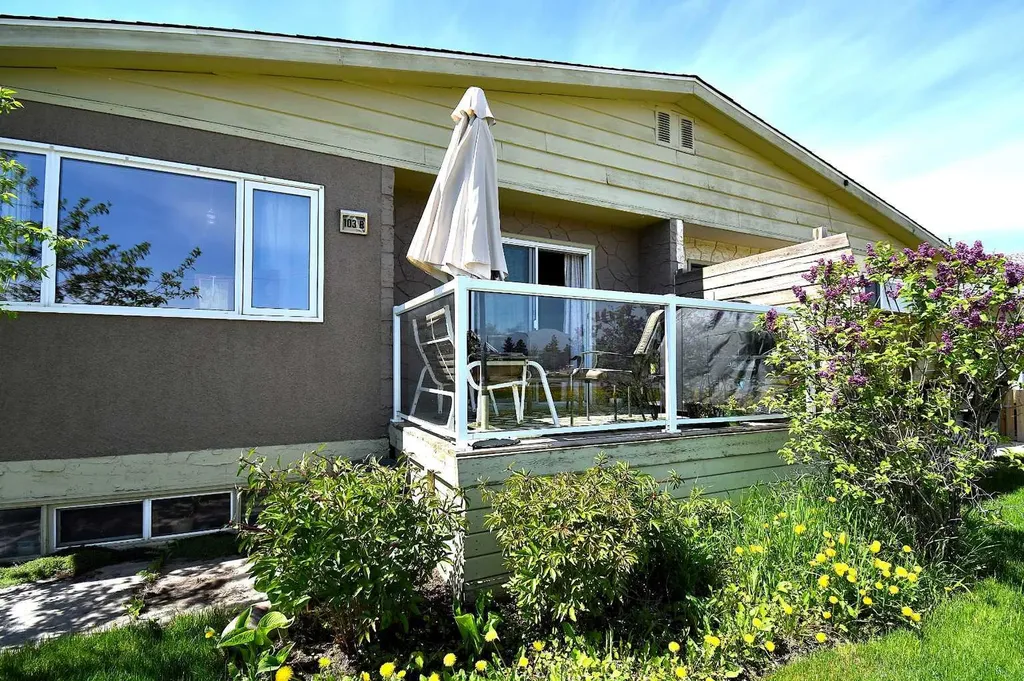 103B Laurel Square Hinton AB T7V 1P3