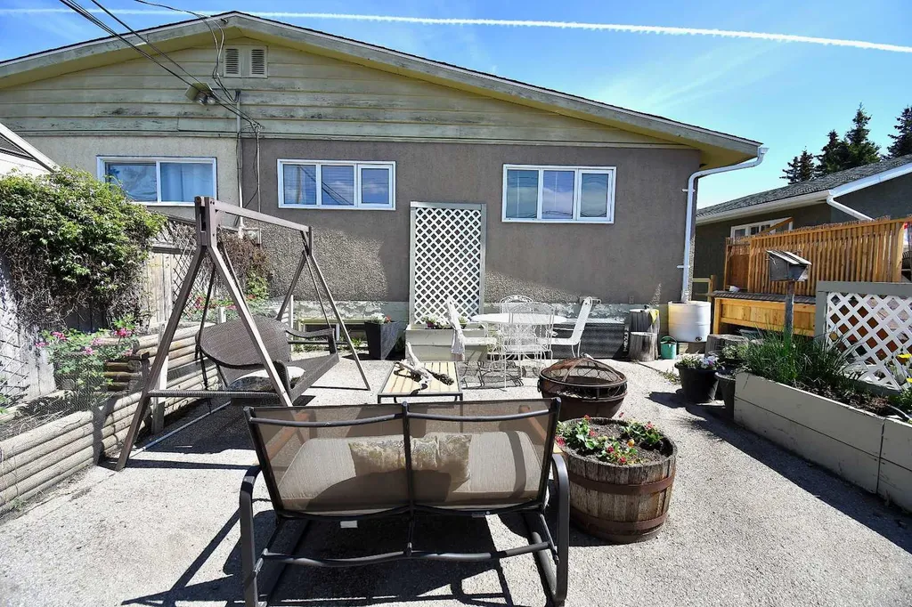 103B Laurel Square Hinton AB T7V 1P3