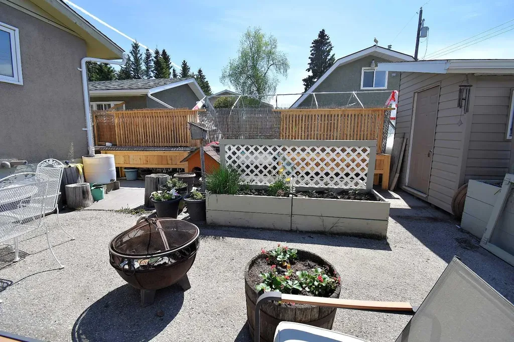 103B Laurel Square Hinton AB T7V 1P3
