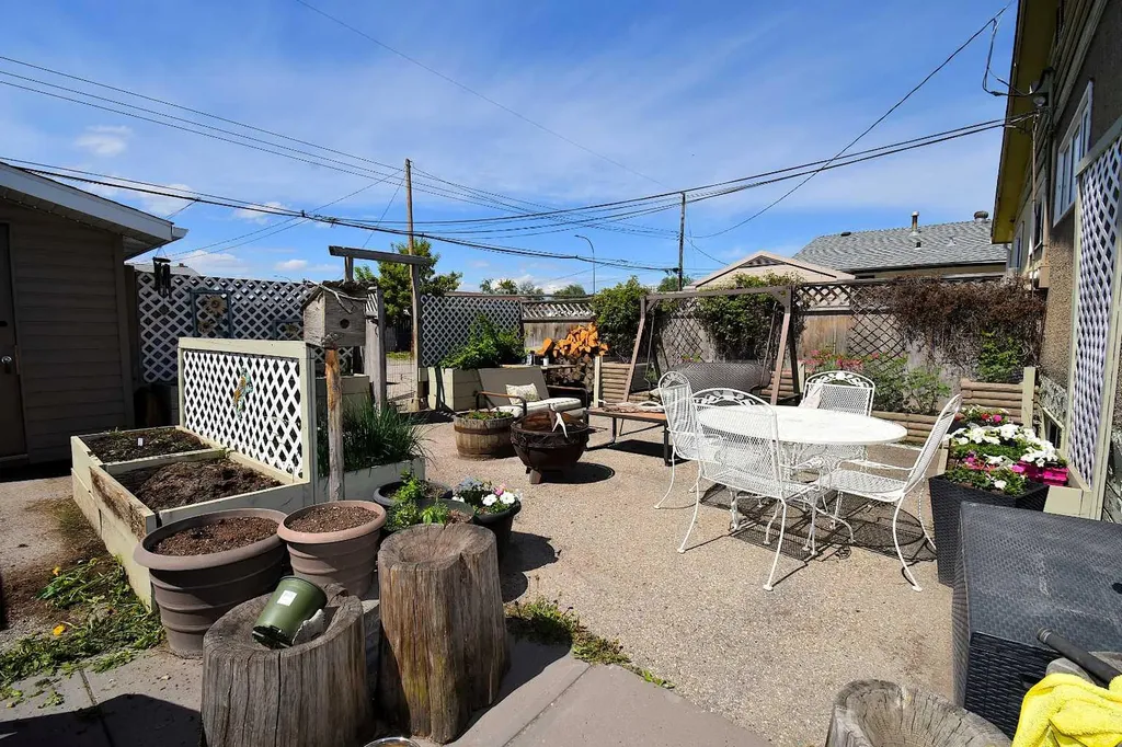103B Laurel Square Hinton AB T7V 1P3