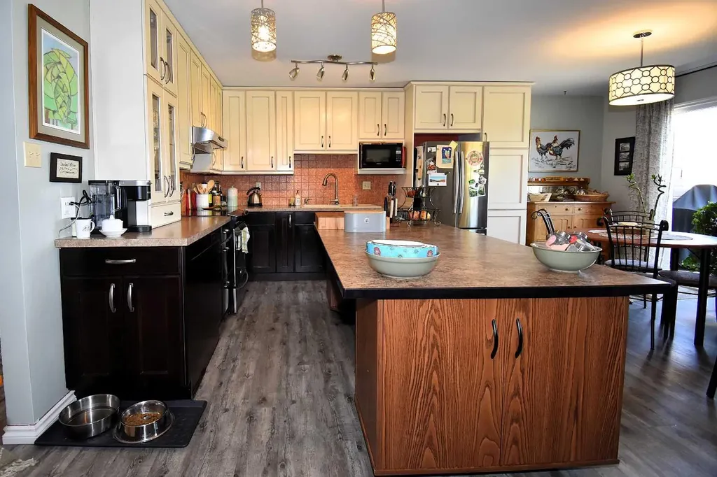 103B Laurel Square Hinton AB T7V 1P3