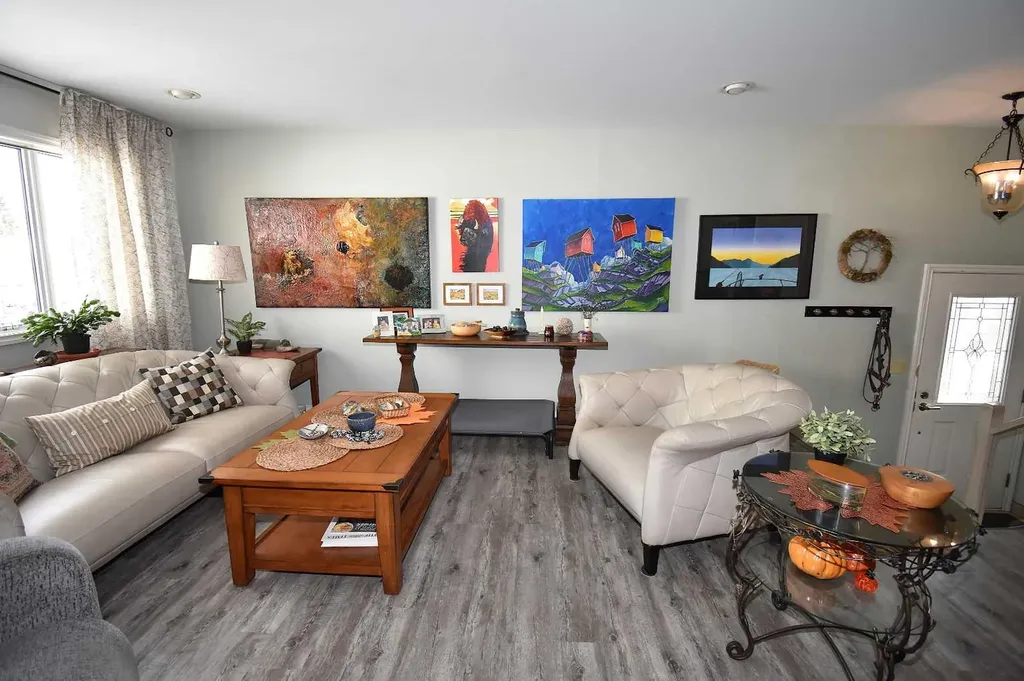 103B Laurel Square Hinton AB T7V 1P3