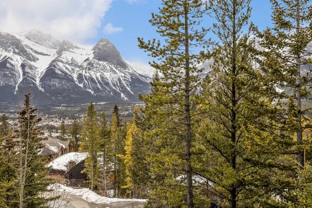 11 Aspen Glen Canmore AB T1W1A6