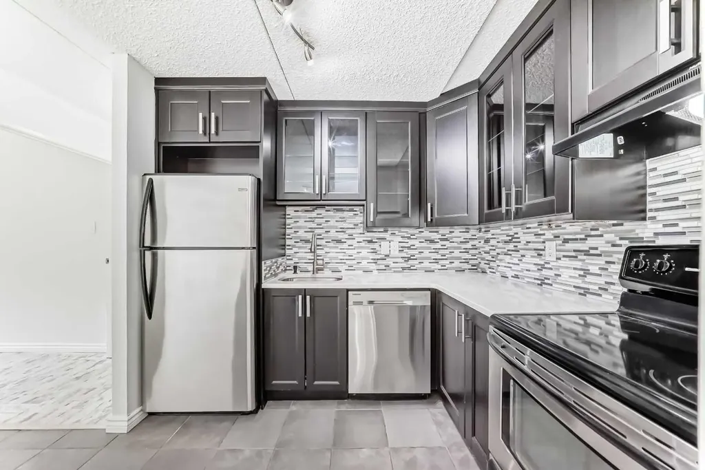 735 12 Avenue SW Calgary AB T2R 1J7
