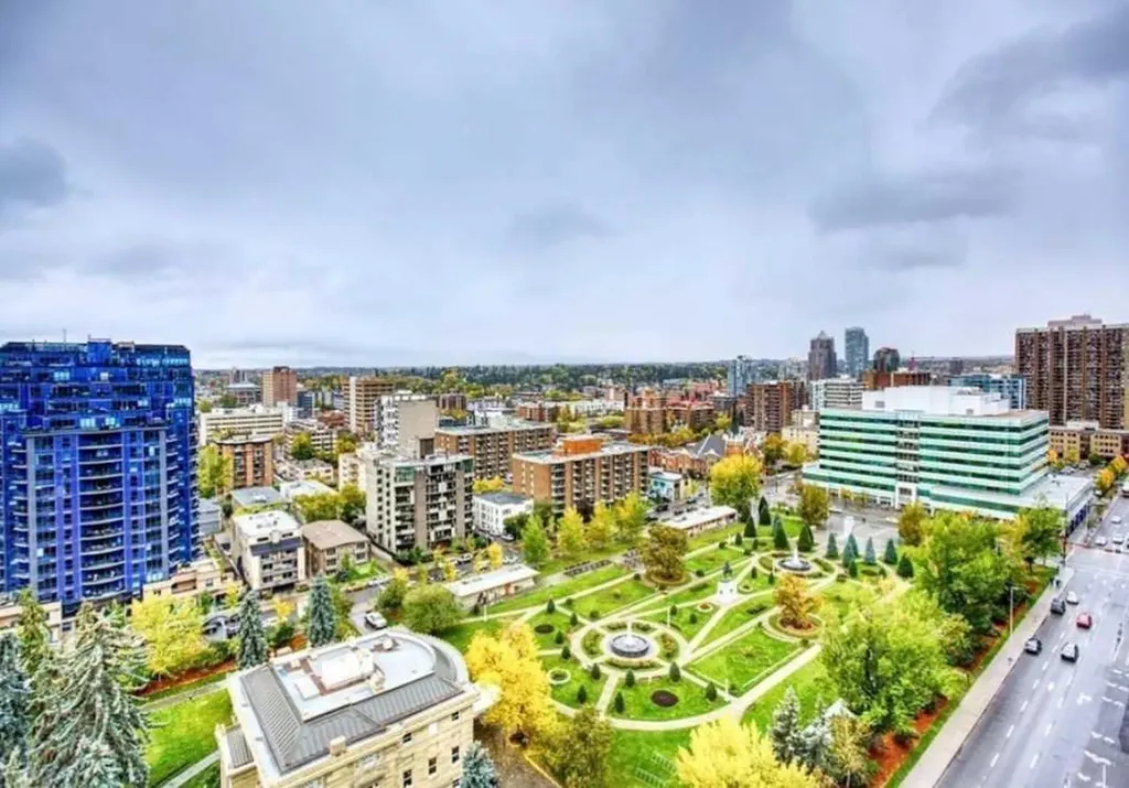 735 12 Avenue SW Calgary AB T2R 1J7
