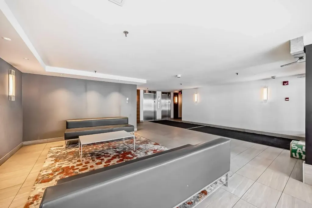 735 12 Avenue SW Calgary AB T2R 1J7