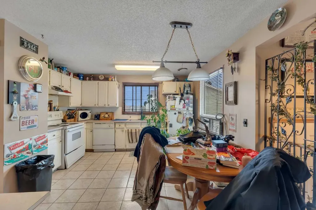 115 Deerfield Drive SE Calgary AB T2J 6T9