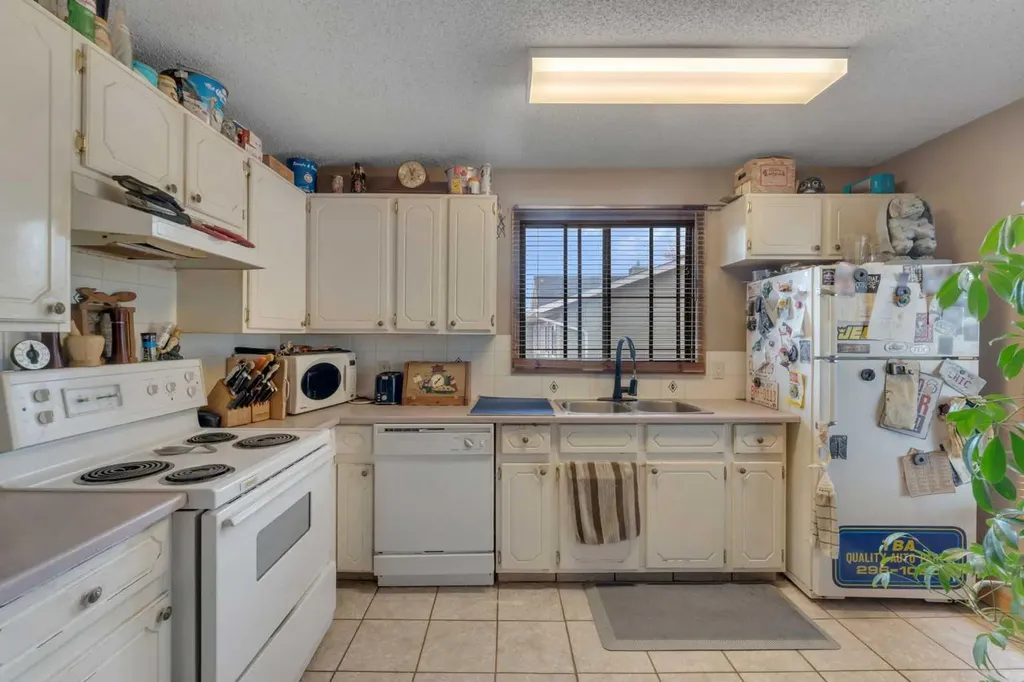 115 Deerfield Drive SE Calgary AB T2J 6T9