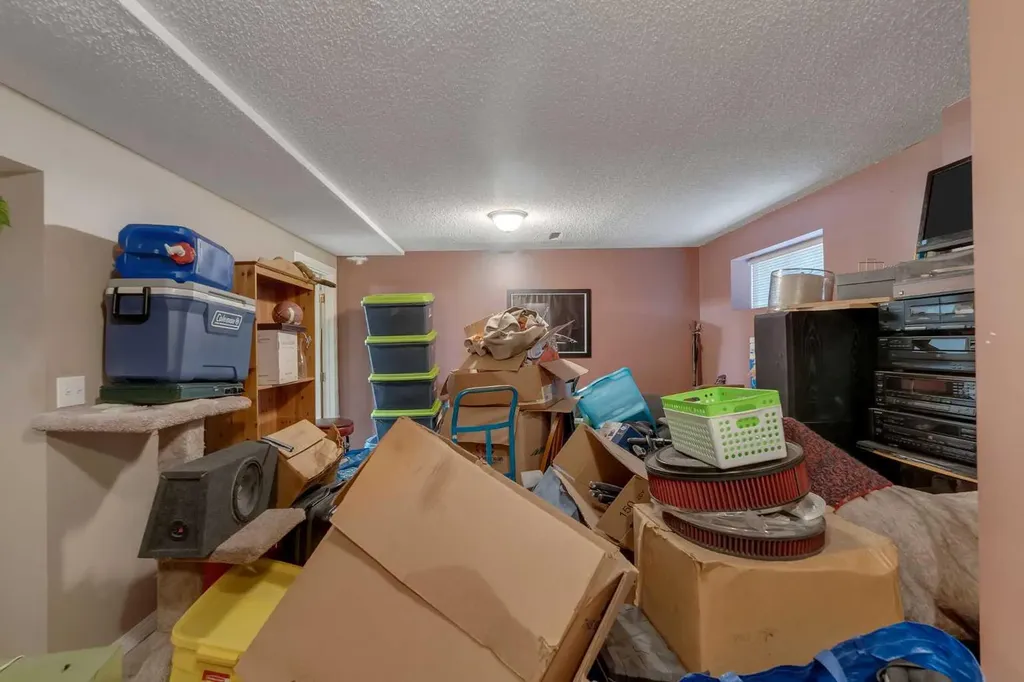 115 Deerfield Drive SE Calgary AB T2J 6T9