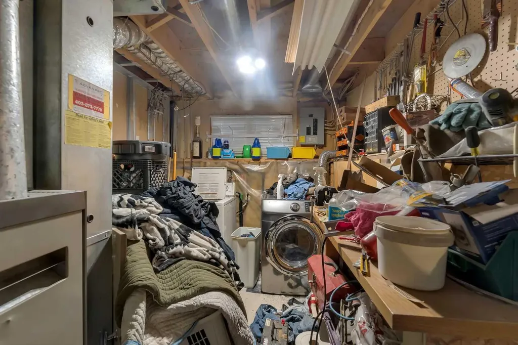 115 Deerfield Drive SE Calgary AB T2J 6T9